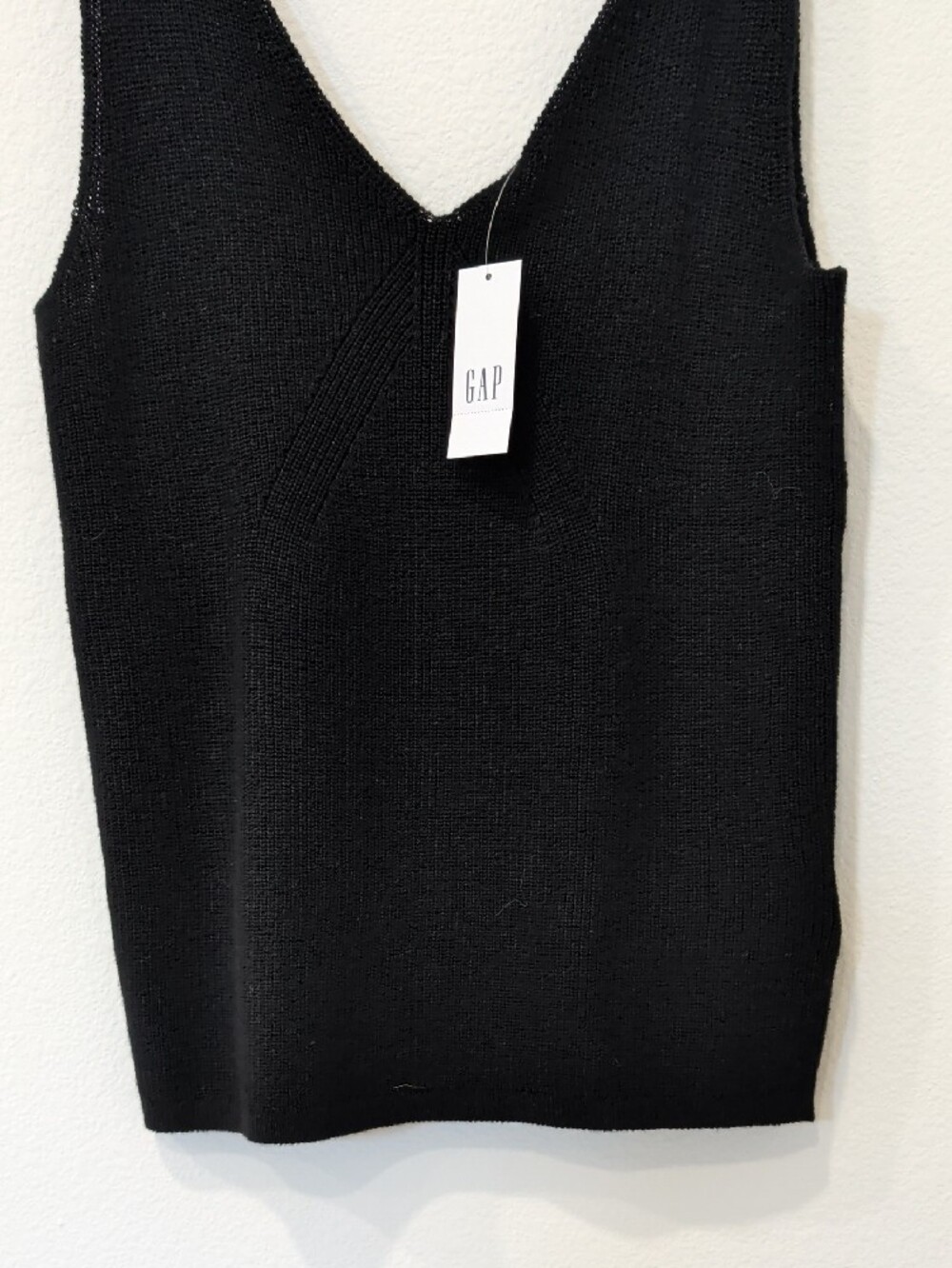 GAP Black V-Neck Ribbed Knit Tank - Picture 3 of 9